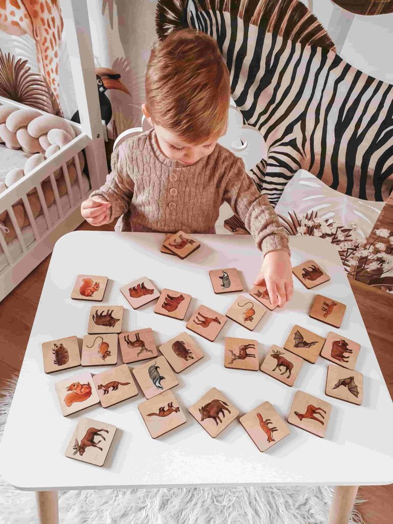 Drewniana gra memory - Zwierzęta z polskich lasów z kartami edukacyjnymi Drewniana gra memory - Zwierzęta z polskich lasów z kartami edukacyjnymi