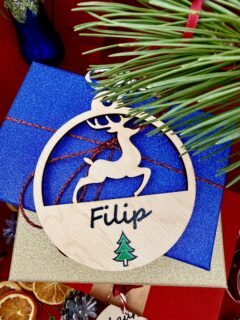 Personalizowana zawieszka na choinkę, prezent, drewniana bombka z imieniem